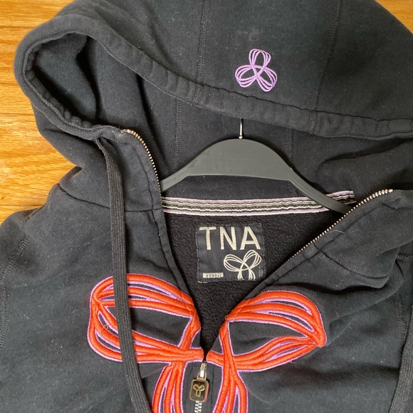 NIKE HURACHE & ARITZIA TNA SWEATER 2PC LOT - Picture 5 of 5